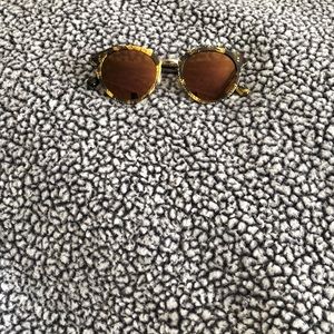 Oliver Peoples • Round Sunglasses • Gold Tortoise